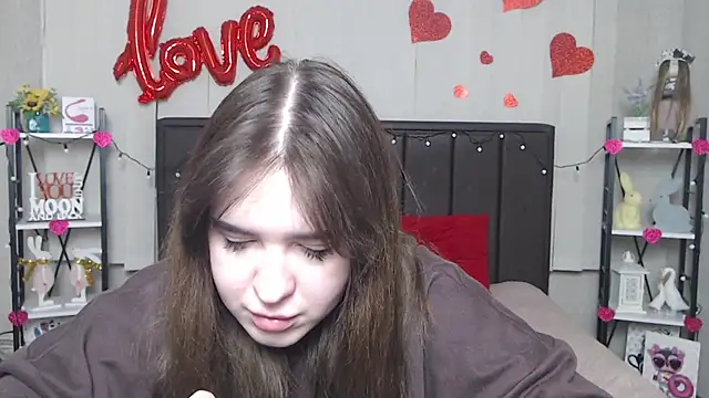 Snapshot of LauraHlot chatting on 02/25/25, 12:25 LauraHlot online show from 02/25/25, 12:25