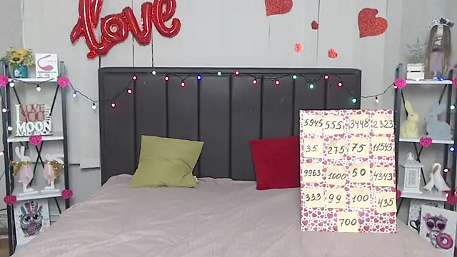 Snapshot of LauraHlot chatting on 03/19/25, 04:55 LauraHlot online show from 03/19/25, 04:55