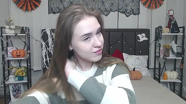 Snapshot of LauraHlot chatting on 11/07/25, 06:08 LauraHlot online show from 11/07/25, 06:08