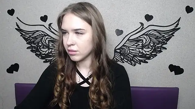 LauraHlot online show from 04/15/26, 05:47