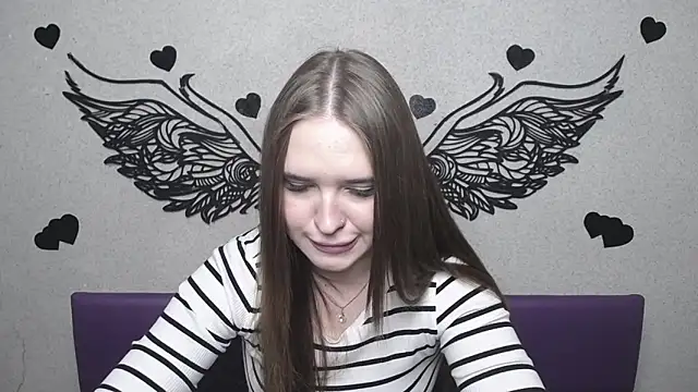 LauraHlot online show from 04/18/26, 07:07