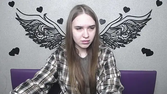 LauraHlot online show from 04/22/26, 05:43