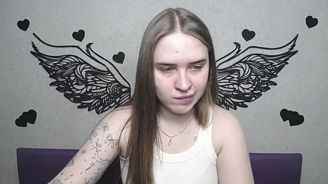 LauraHlot online show from 05/06/26, 05:46