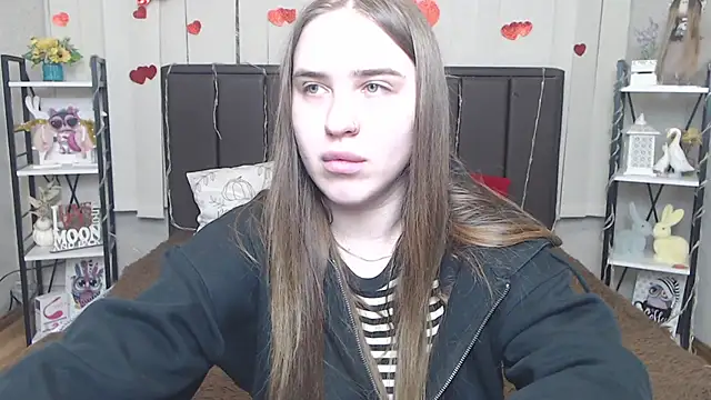 LauraHlot online show from 05/31/26, 05:53