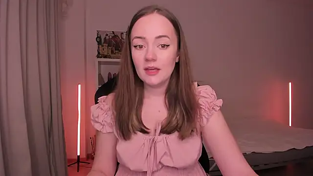 WalkingGirl online show from 02/05/25, 06:15