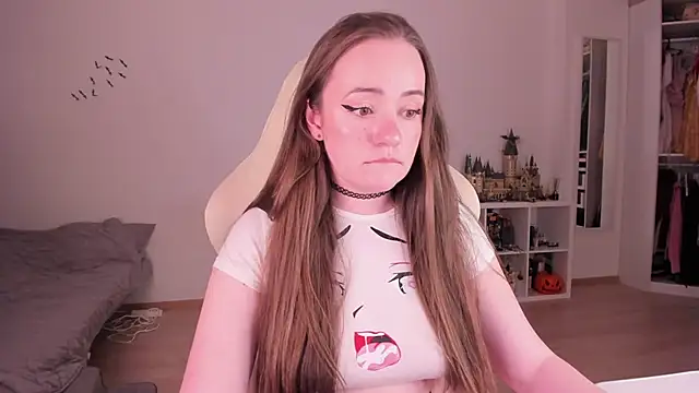 WalkingGirl online show from 12/03/25, 09:02