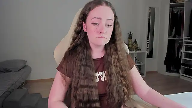 WalkingGirl online show from 03/28/26, 05:01