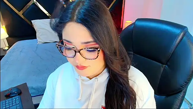 Camiila Osorio online show from 04/17/26, 07:39