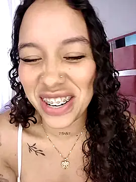 Snapshot of MarieLeon chatting on 03/04/25, 12:50 MarieLeon online show from 03/04/25, 12:50