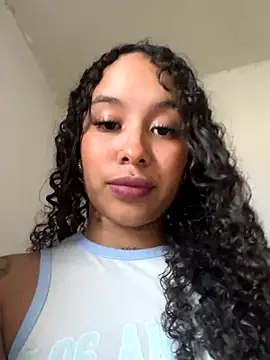 Snapshot of MarieLeon chatting on 10/04/25, 09:13 MarieLeon online show from 10/04/25, 09:13