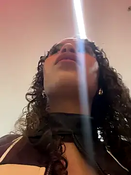 Snapshot of MarieLeon chatting on 12/16/25, 08:47 MarieLeon online show from 12/16/25, 08:47