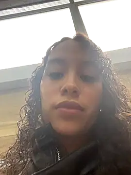 Snapshot of MarieLeon chatting on 12/17/25, 09:10 MarieLeon online show from 12/17/25, 09:10