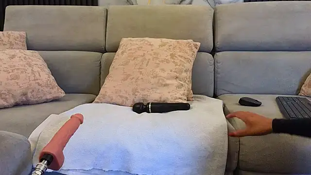 anellejones online show from 03/07/26, 07:44