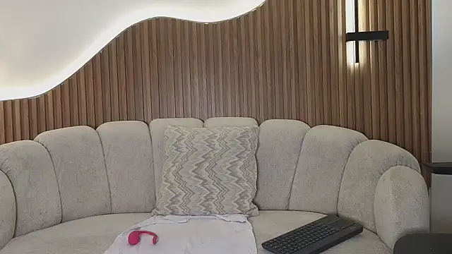 anellejones online show from 07/01/26, 07:24