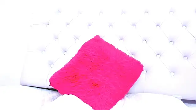 Snapshot of silvana__miller chatting on 01/30/25, 01:22 silvana miller online show from 01/30/25, 01:22