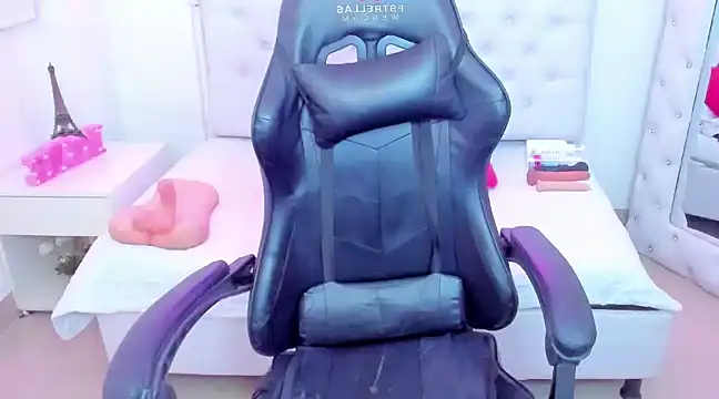 Snapshot of silvana__miller chatting on 01/30/25, 07:04 silvana miller online show from 01/30/25, 07:04