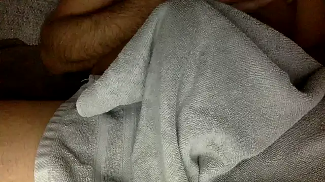 Snapshot of hungtom40 chatting on 11/13/25, 04:55 hungtom40 online show from 11/13/25, 04:55