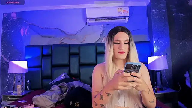 Snapshot of JESSI_NAOMI chatting on 02/04/25, 04:05 JESSI NAOMI online show from 02/04/25, 04:05