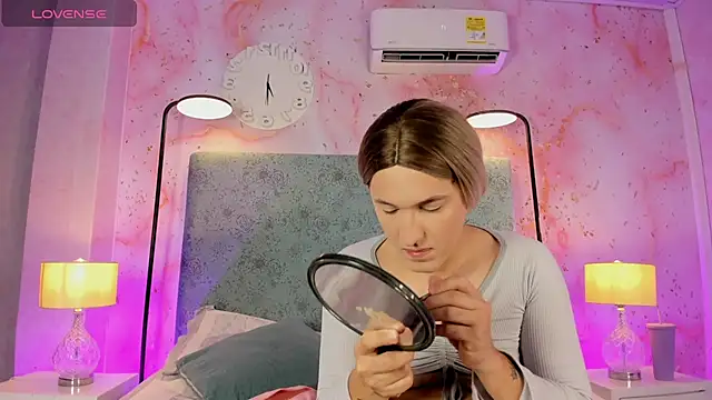 Snapshot of JESSI_NAOMI chatting on 11/04/25, 11:15 JESSI NAOMI online show from 11/04/25, 11:15