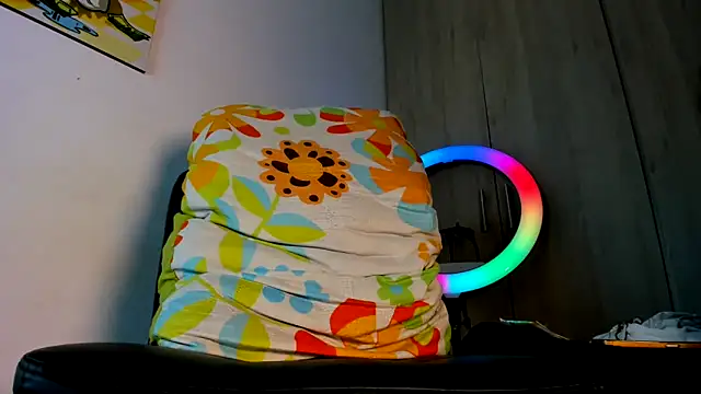 Snapshot of m1tsur1 chatting on 10/19/25, 12:11 m1tsur1 online show from 10/19/25, 12:11