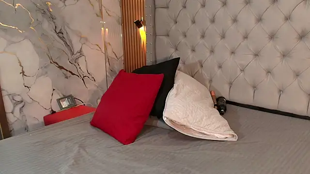 Scarlett diaz17 online show from 12/19/25, 04:30