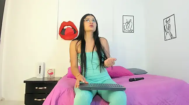 cloehonney online show from 12/26/24, 11:03