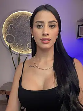 Snapshot of SarahhSmitth1 chatting on 03/17/25, 11:00 SarahhSmitth1 online show from 03/17/25, 11:00