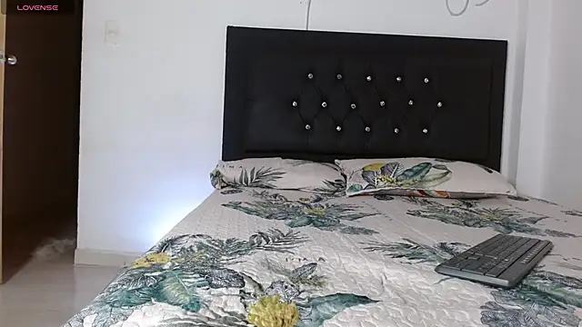 Snapshot of Adele_Rush chatting on 09/18/25, 03:41 Adele Rush online show from 09/18/25, 03:41