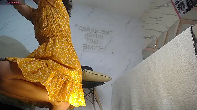 Snapshot of Tomoe_b chatting on 12/18/24, 03:15 Tomoe b online show from 12/18/24, 03:15