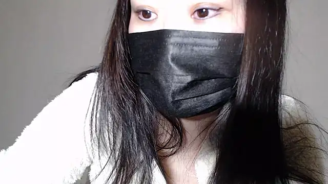 Snapshot of Hika-Channel chatting on 12/22/25, 11:24 Hika-Channel online show from 12/22/25, 11:24