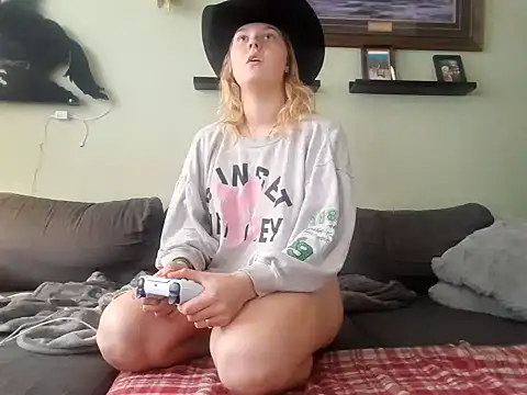 Snapshot of Ryan_and_Aurora chatting on 01/15/25, 11:53 Ryan and Aurora online show from 01/15/25, 11:53