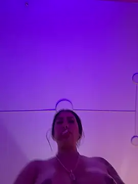 Snapshot of kiim_taaylor chatting on 02/22/25, 02:52 kiim taaylor online show from 02/22/25, 02:52