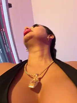 Snapshot of kiim_taaylor chatting on 03/14/25, 11:34 kiim taaylor online show from 03/14/25, 11:34