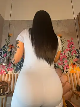 Snapshot of kiim_taaylor chatting on 11/08/25, 11:43 kiim taaylor online show from 11/08/25, 11:43