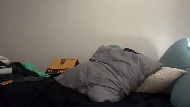 Snapshot of nakud4u chatting on 12/18/25, 03:45 nakud4u online show from 12/18/25, 03:45