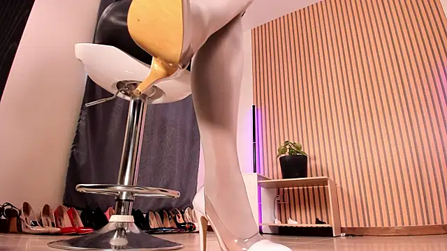 Snapshot of Sali_g chatting on 03/08/25, 04:28 Sali g online show from 03/08/25, 04:28