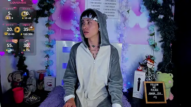 Snapshot of juniior_2311_ chatting on 01/17/25, 02:39 juniior 2311 online show from 01/17/25, 02:39