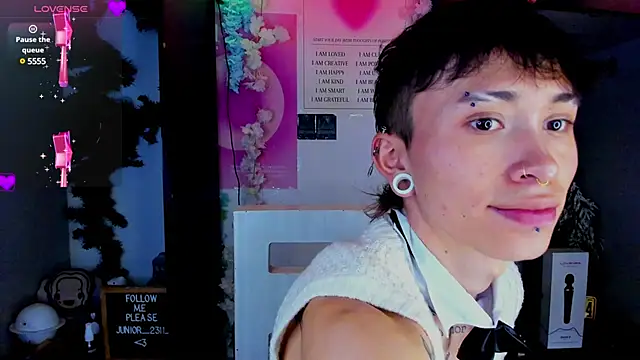 Snapshot of juniior_2311_ chatting on 02/19/25, 10:31 juniior 2311 online show from 02/19/25, 10:31