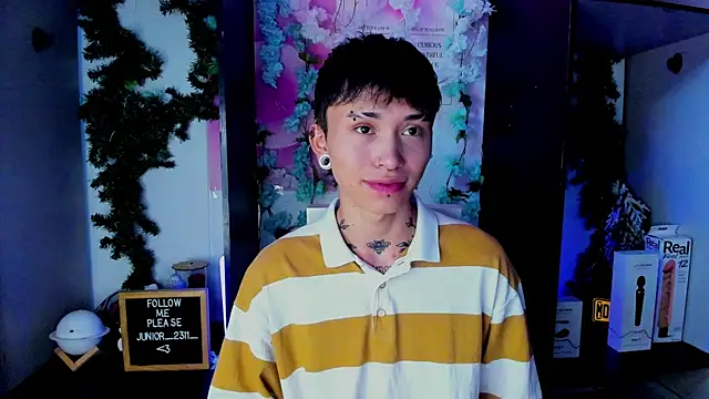 Snapshot of juniior_2311_ chatting on 03/01/25, 05:27 juniior 2311 online show from 03/01/25, 05:27