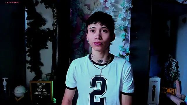 Snapshot of juniior_2311_ chatting on 03/05/25, 12:33 juniior 2311 online show from 03/05/25, 12:33