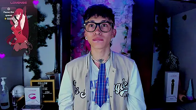 Snapshot of juniior_2311_ chatting on 03/07/25, 05:08 juniior 2311 online show from 03/07/25, 05:08