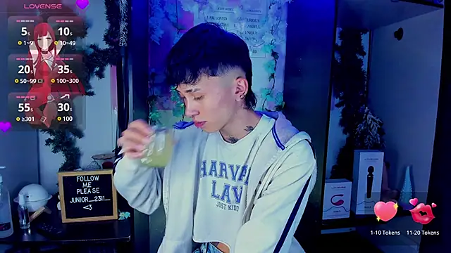 Snapshot of juniior_2311_ chatting on 03/07/25, 11:38 juniior 2311 online show from 03/07/25, 11:38