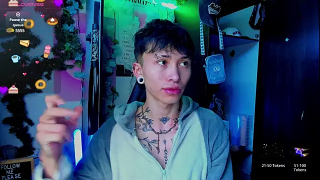 Snapshot of juniior_2311_ chatting on 03/21/25, 12:17 juniior 2311 online show from 03/21/25, 12:17