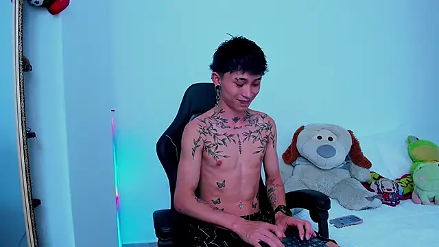 Snapshot of juniior_2311_ chatting on 10/24/25, 06:04 juniior 2311 online show from 10/24/25, 06:04