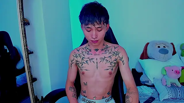 Snapshot of juniior_2311_ chatting on 11/13/25, 07:02 juniior 2311 online show from 11/13/25, 07:02