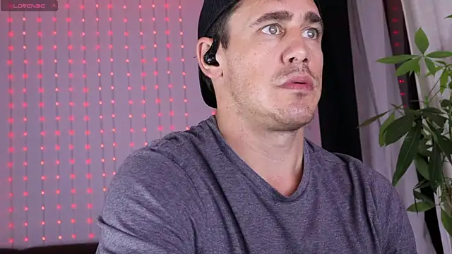 Snapshot of DamienSliick chatting on 10/16/25, 03:40 DamienSliick online show from 10/16/25, 03:40