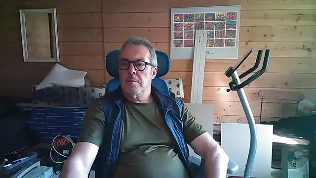 Snapshot of lelohop chatting on 03/19/25, 02:13 lelohop online show from 03/19/25, 02:13