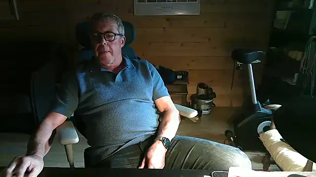 Snapshot of lelohop chatting on 10/13/25, 10:59 lelohop online show from 10/13/25, 10:59