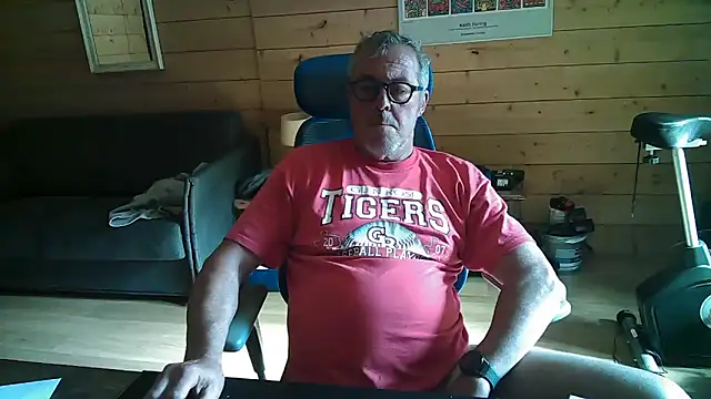 Snapshot of lelohop chatting on 10/16/25, 11:44 lelohop online show from 10/16/25, 11:44