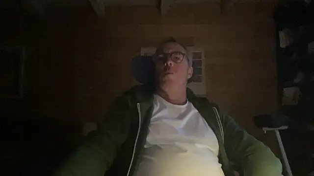 Snapshot of lelohop chatting on 10/17/25, 06:27 lelohop online show from 10/17/25, 06:27